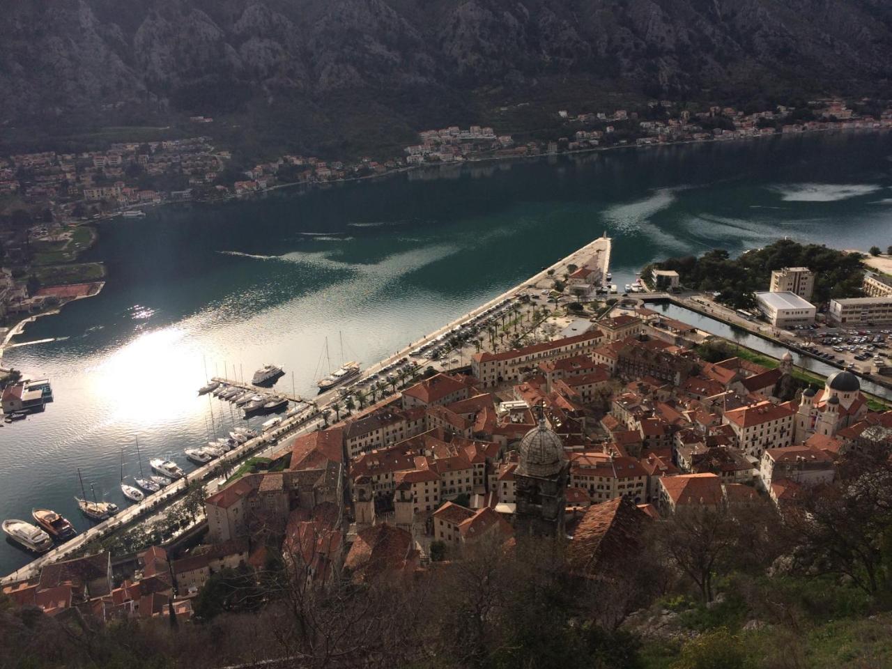 Chic & Stylish With Seaview-Terrace - Kotor Indah Apartment Exterior photo