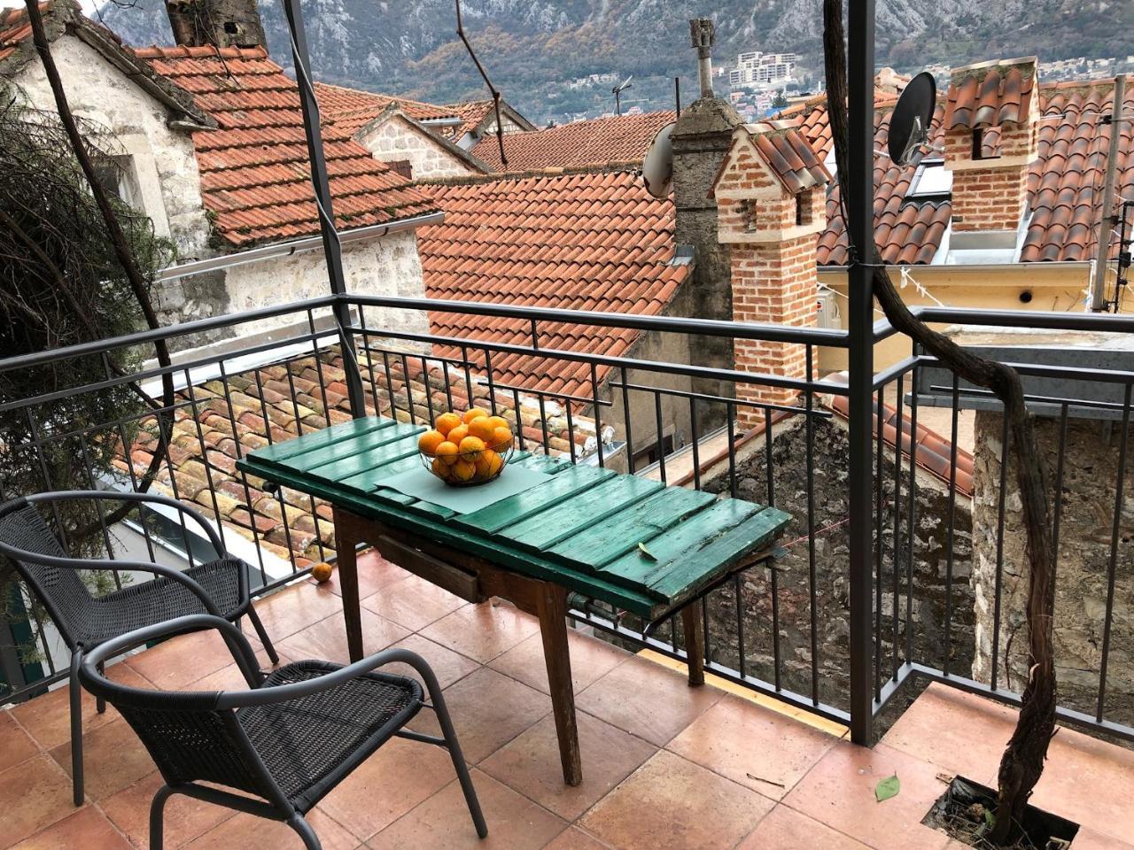 Chic & Stylish With Seaview-Terrace - Kotor Indah Apartment Exterior photo